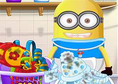 Миньон Стирает - Baby Minion Washing Clothes